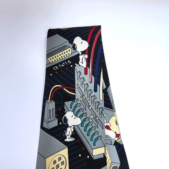 Snoopy Necktie Bugged Out on the Internet Men's Tie Vintage United Feature - Picture 4 of 7